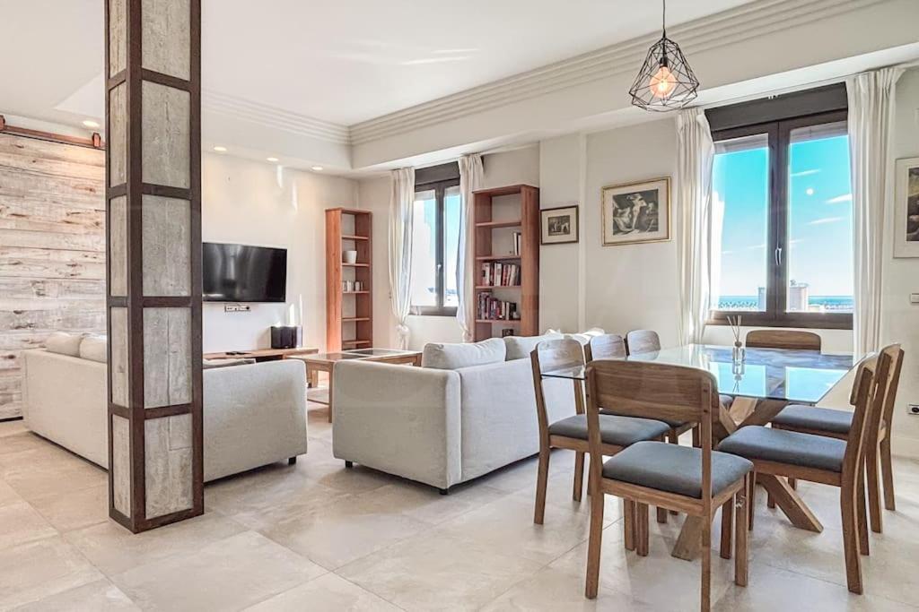 Апартаменты Gem With Stunning Port & Sea Views By Rems Малага
